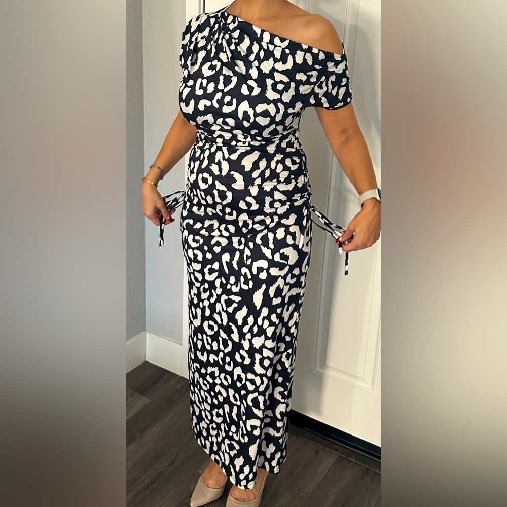 Black and white dress -size Large -stretch -Maxi New Without Tag